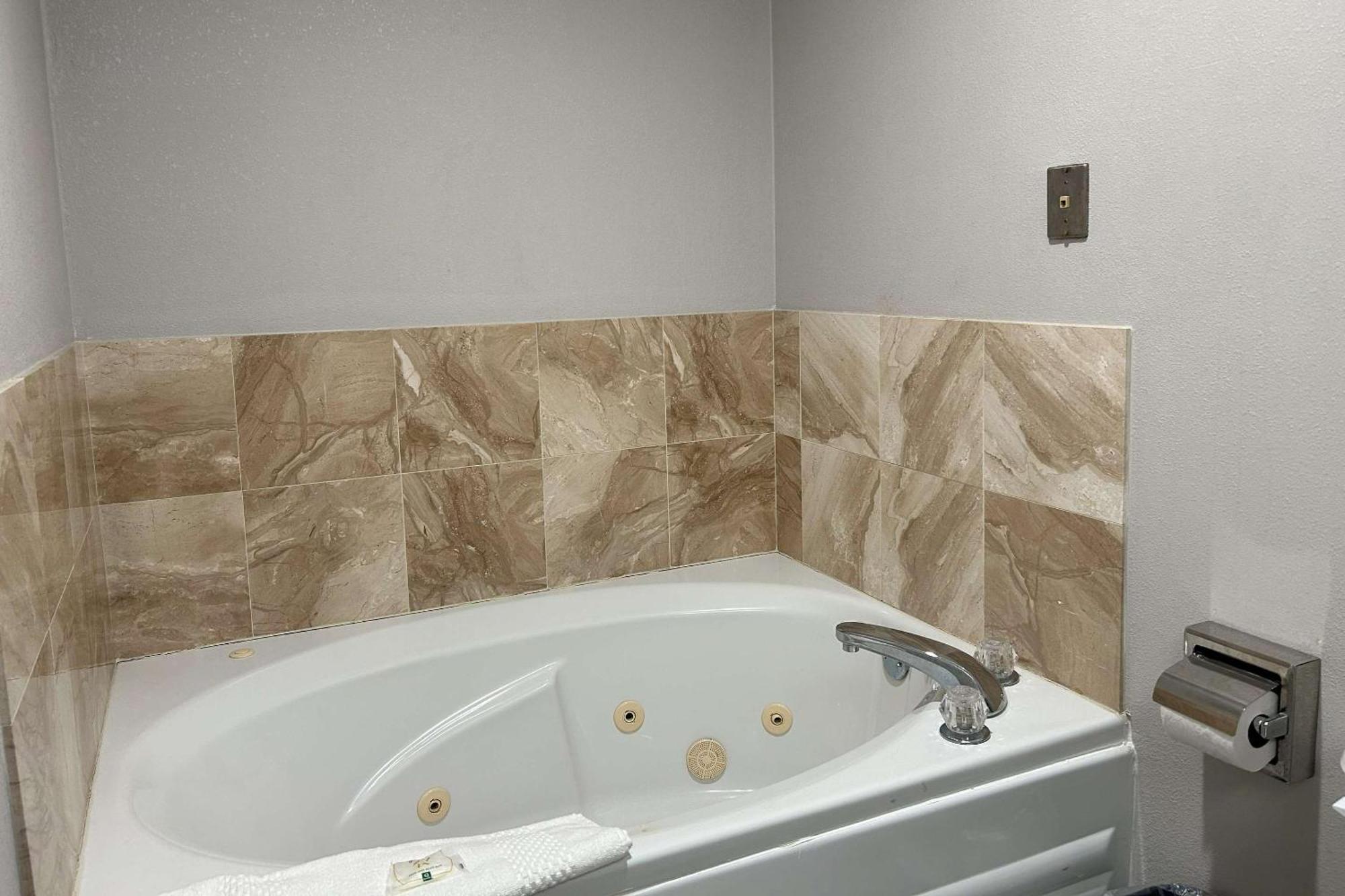 Quality Inn & Suites Tarboro - Kingsboro Ngoại thất bức ảnh